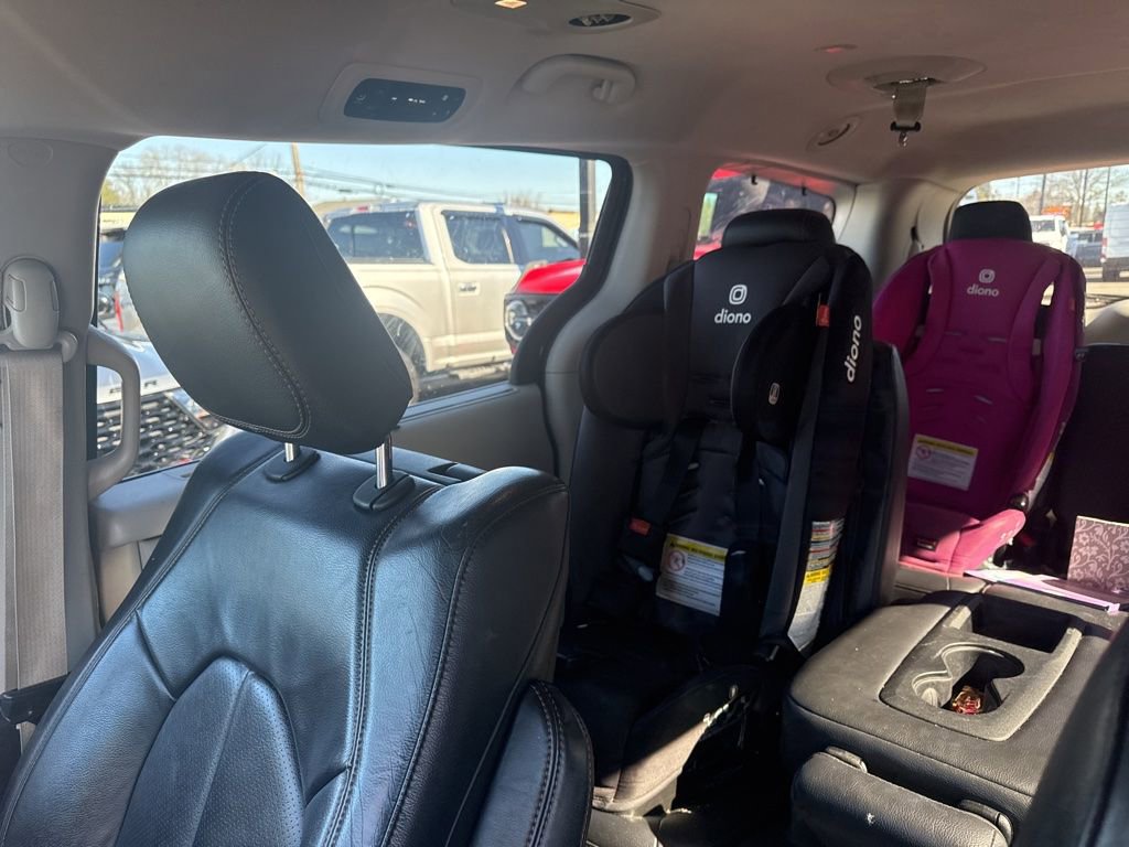 Used 2018 Chrysler Pacifica Touring-L Plus w/ Tire & Wheel Group image 13