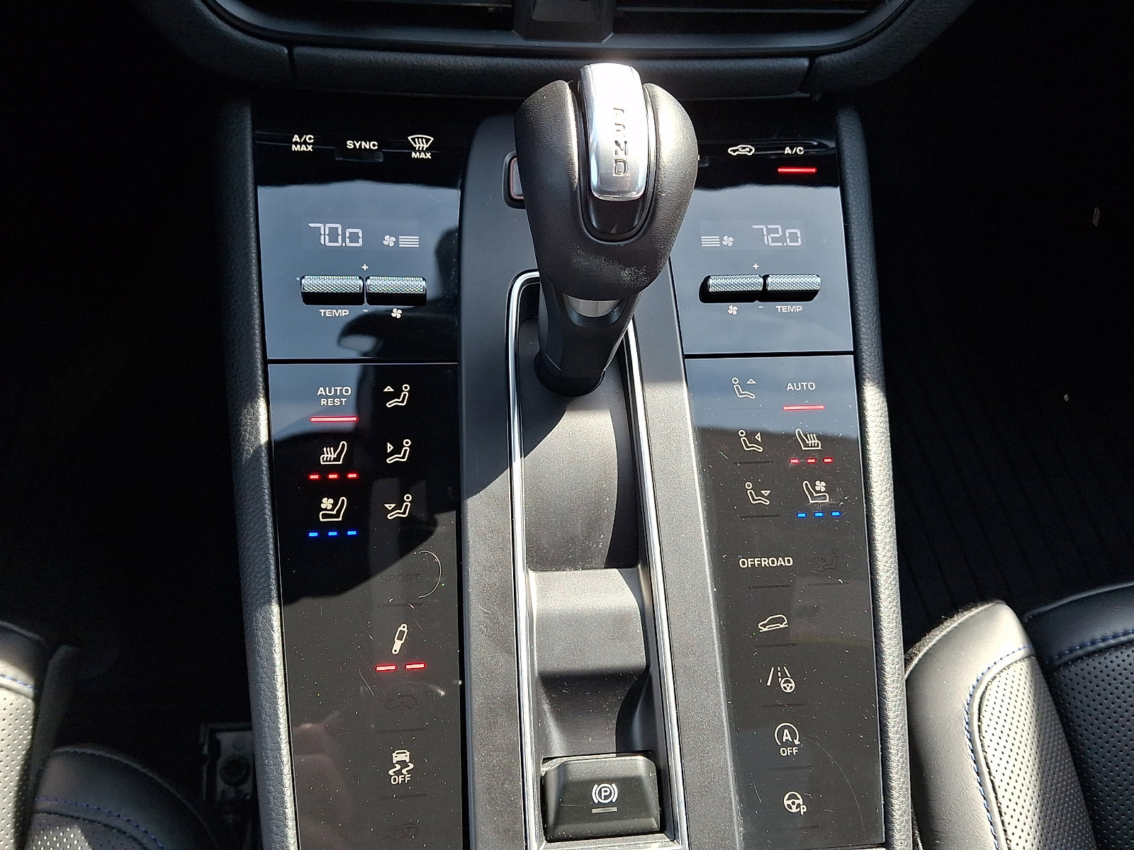 Used 2024 Porsche Macan Turbo image 23