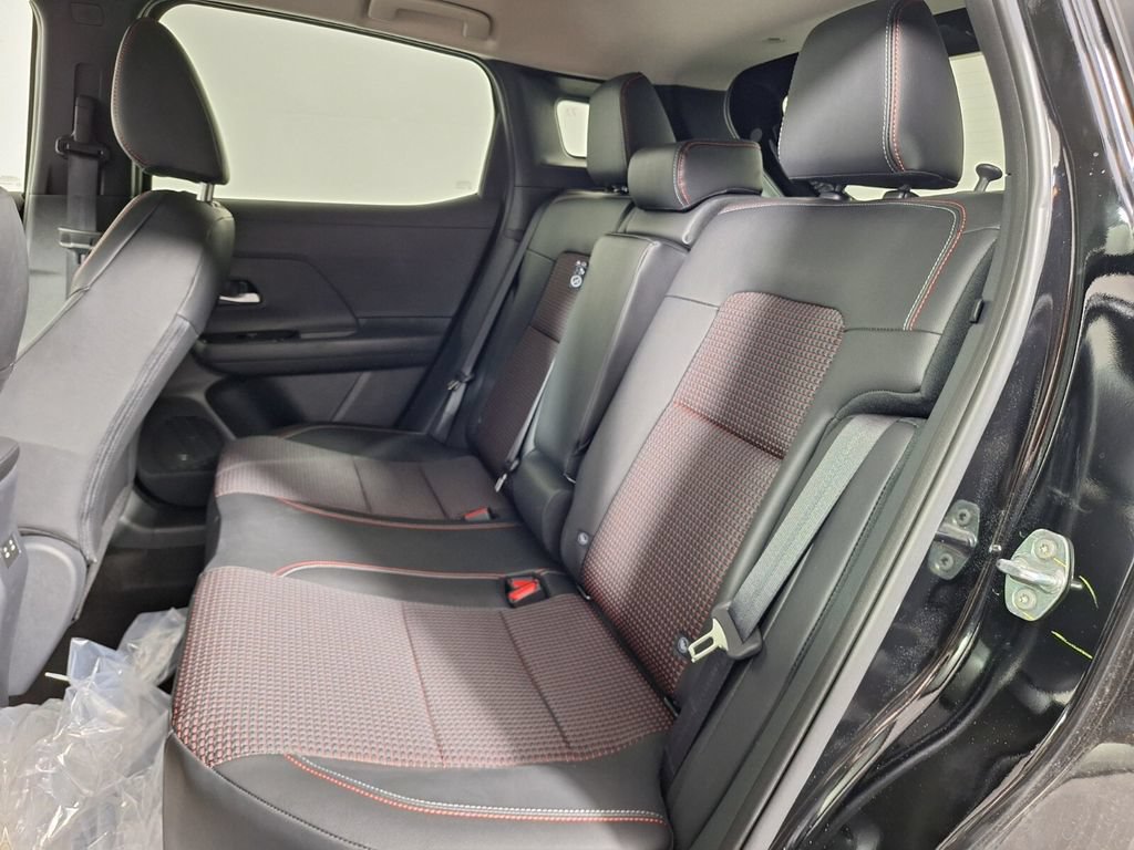 Used 2026 Nissan Kicks SR FWD image 22