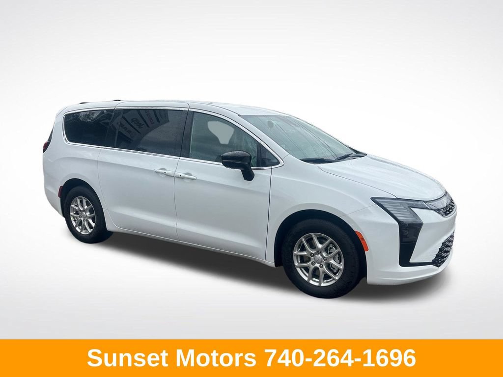 New 2027 Chrysler Pacifica Select FWD image 7