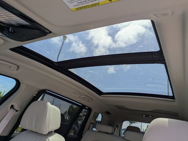 Used 2025 BMW X7 xDrive40i w/ Executive Package image 21