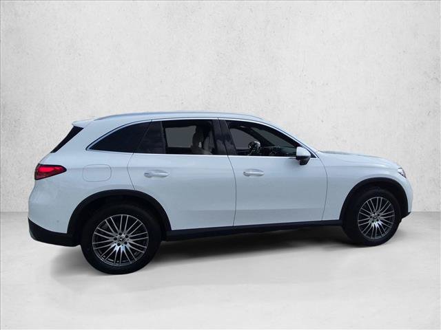 Certified 2025 Mercedes-Benz GLC 300 image 4