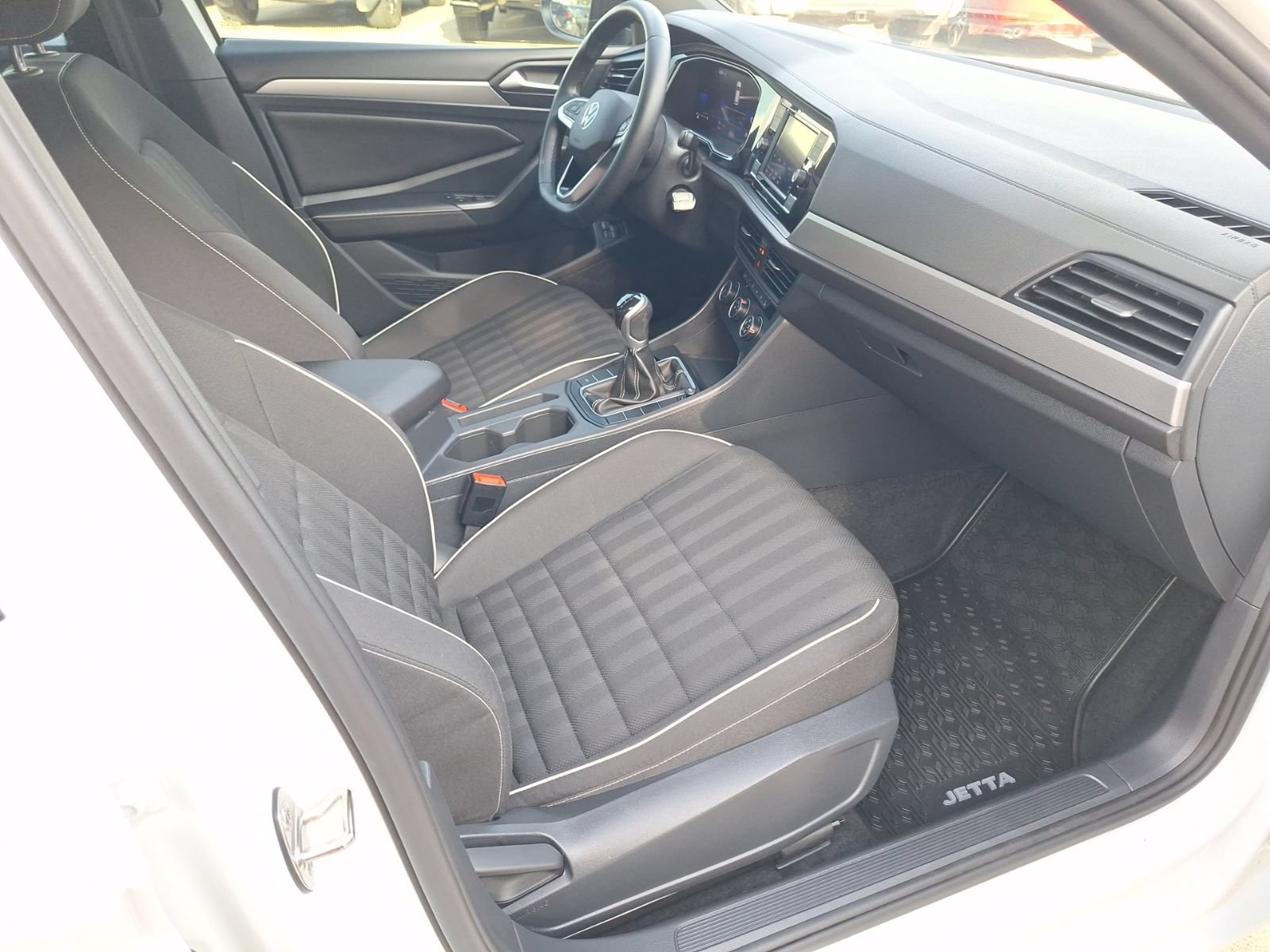 Used 2024 Volkswagen Jetta Sport FWD image 31