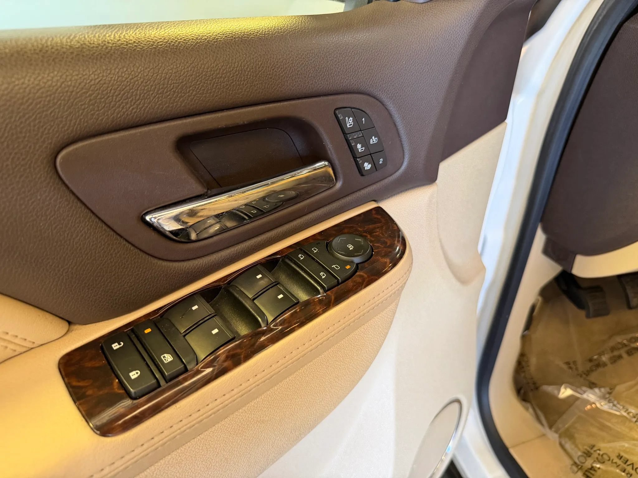 Used 2012 GMC Yukon Denali AWD/4WD image 9