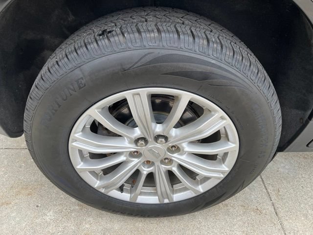 Used 2017 Cadillac XT5 FWD image 7