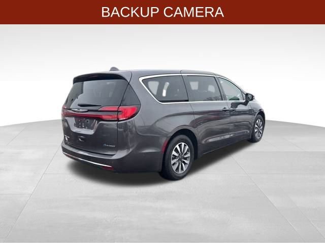 Used 2022 Chrysler Pacifica Touring-L w/ Uconnect Theater Family Group image 7