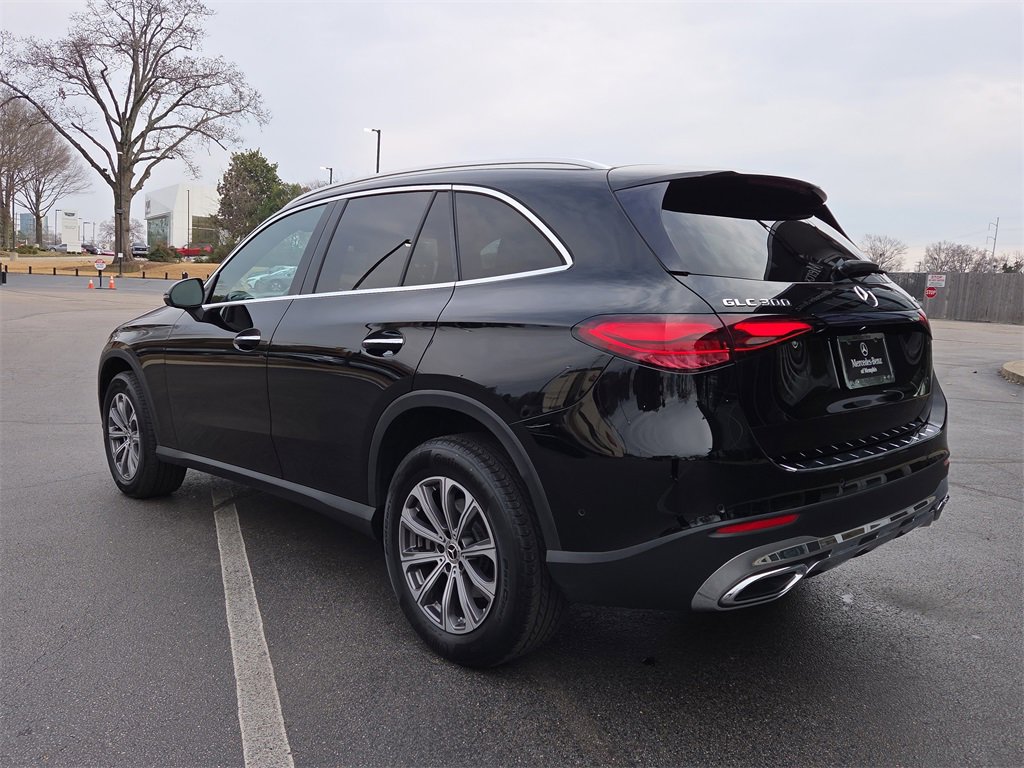 Used 2023 Mercedes-Benz GLC 300 4MATIC image 3