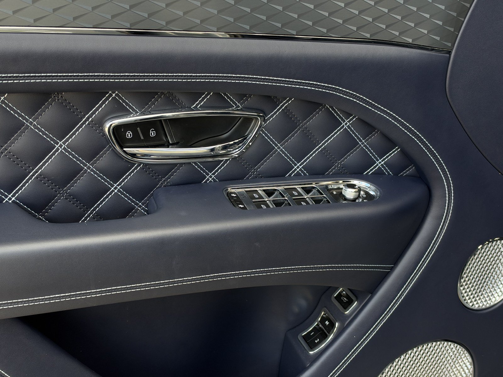 Certified 2021 Bentley Bentayga AWD/4WD image 12