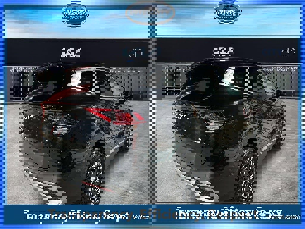 Used 2023 Kia Sportage LX image 4