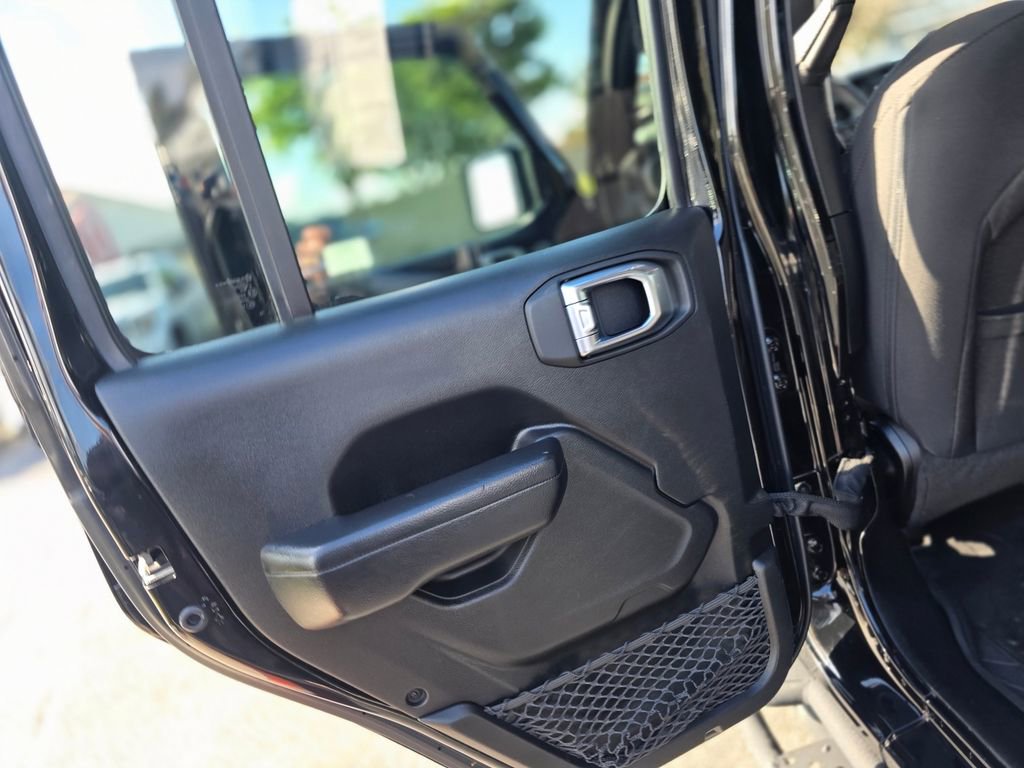 Used 2023 Jeep Wrangler Unlimited image 17