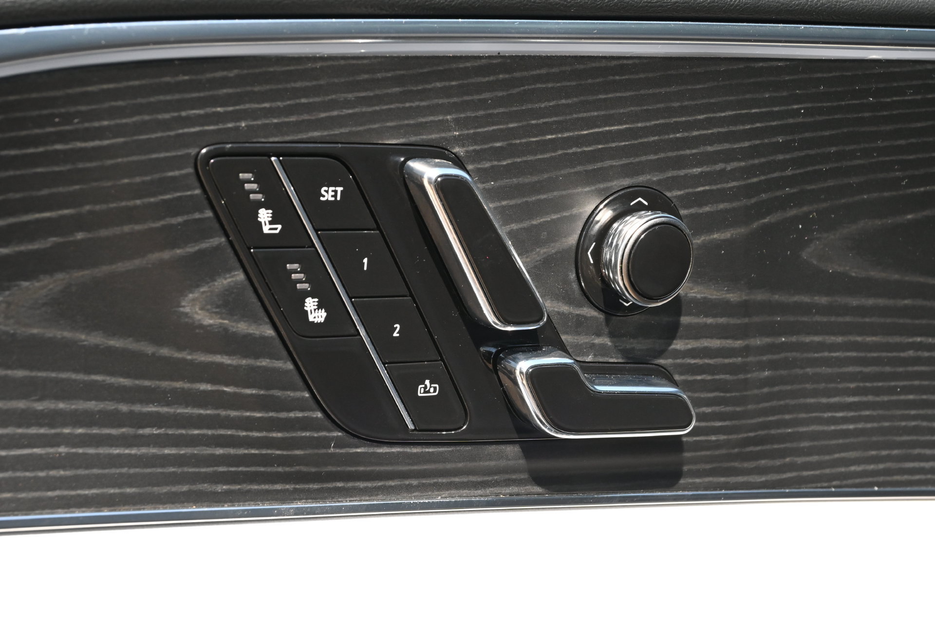 Certified 2024 Cadillac Lyriq Luxury AWD/4WD image 14
