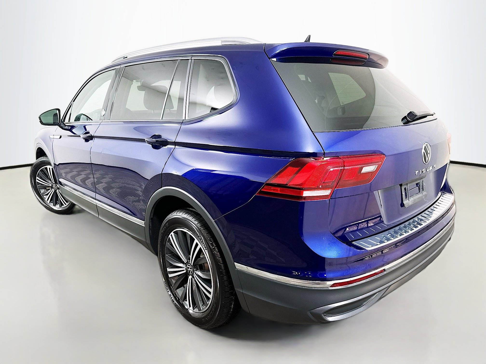 Used 2024 Volkswagen Tiguan Wolfsburg Edition image 5