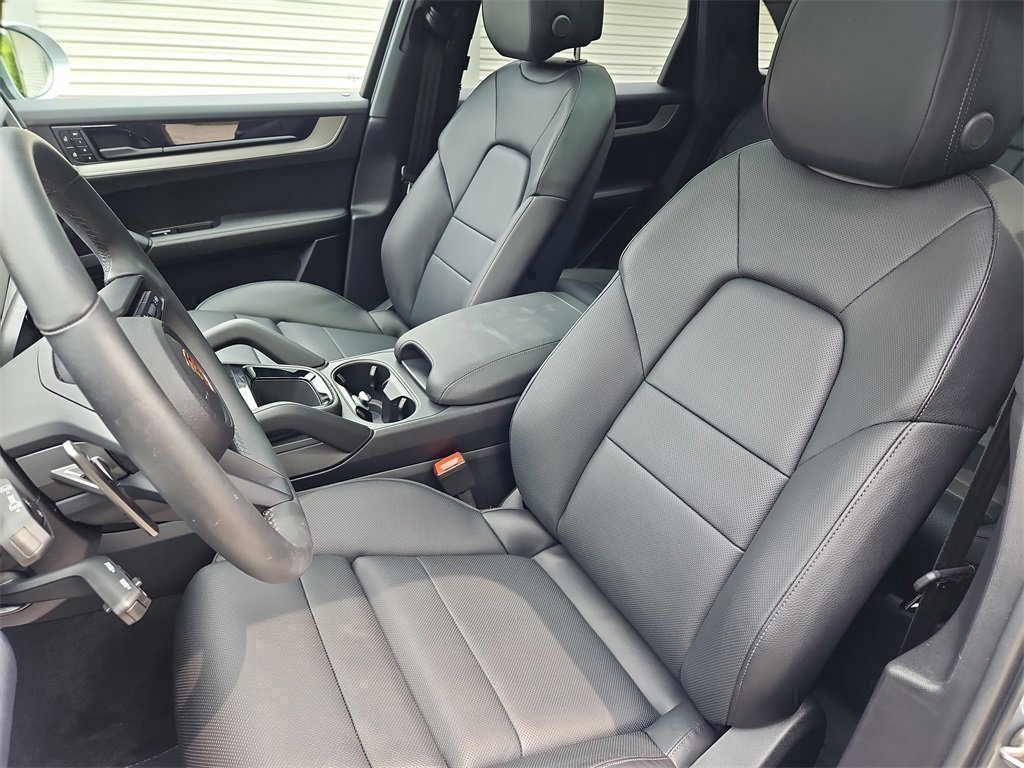 Certified 2025 Porsche Cayenne image 16