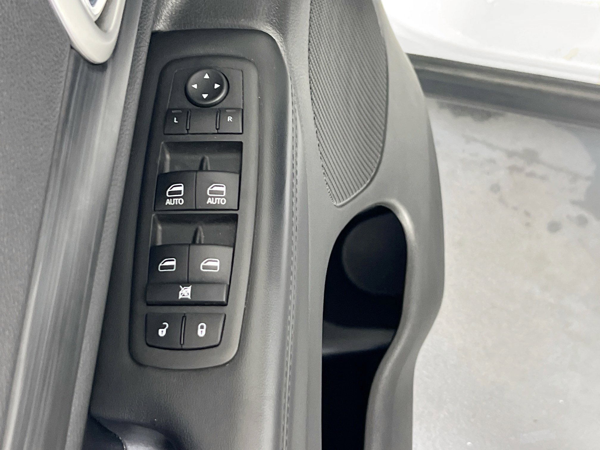 Used 2022 Jeep Grand Cherokee Laredo X AWD/4WD image 18