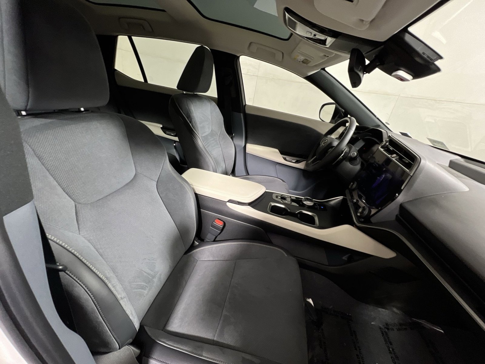 Used 2023 Lexus RZ 450e Premium w/ Accessory Package (2T) image 26