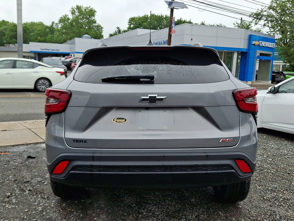 Used 2024 Chevrolet Trax RS w/ Sunroof Package FWD image 6