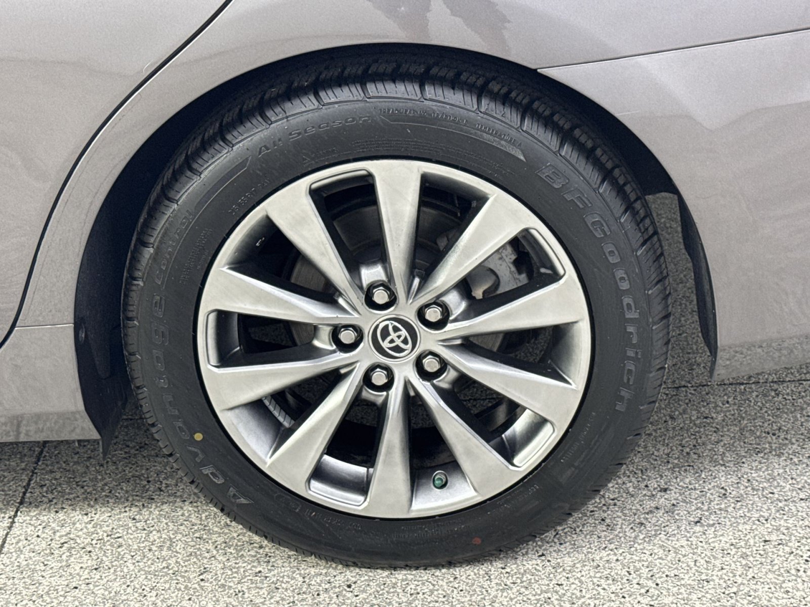 Used 2015 Toyota Camry XLE w/ Moonroof Package FWD image 24