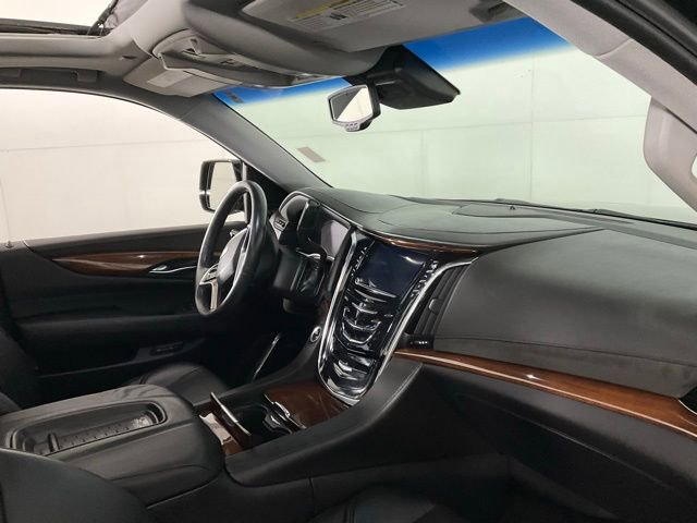Used 2015 Cadillac Escalade Premium image 26