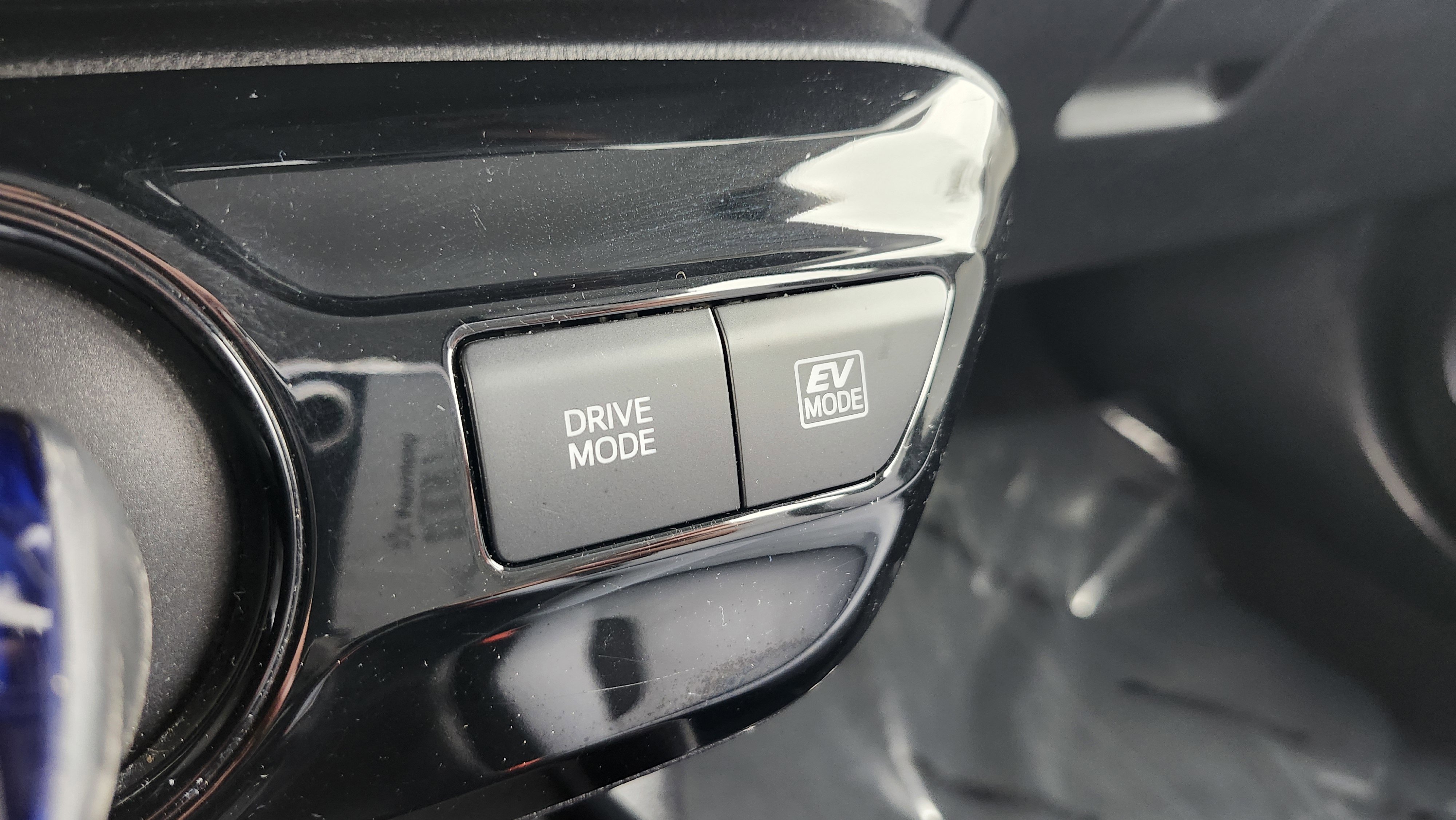 Used 2022 Toyota Prius LE image 9