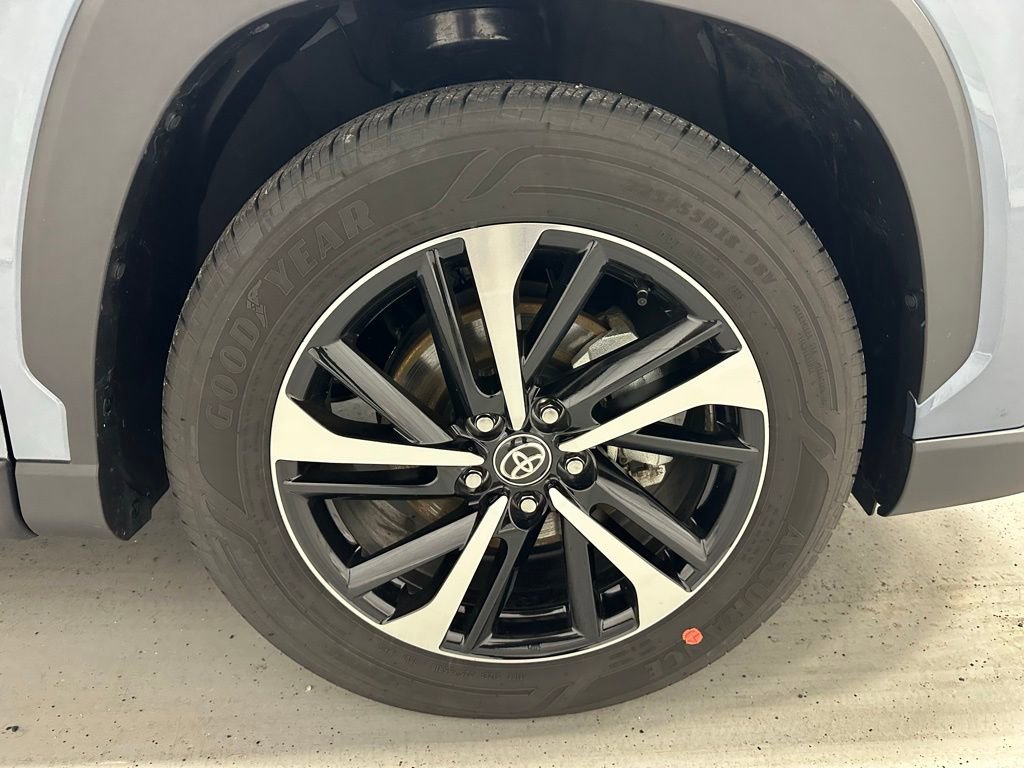 Used 2025 Toyota Corolla Cross XSE image 63