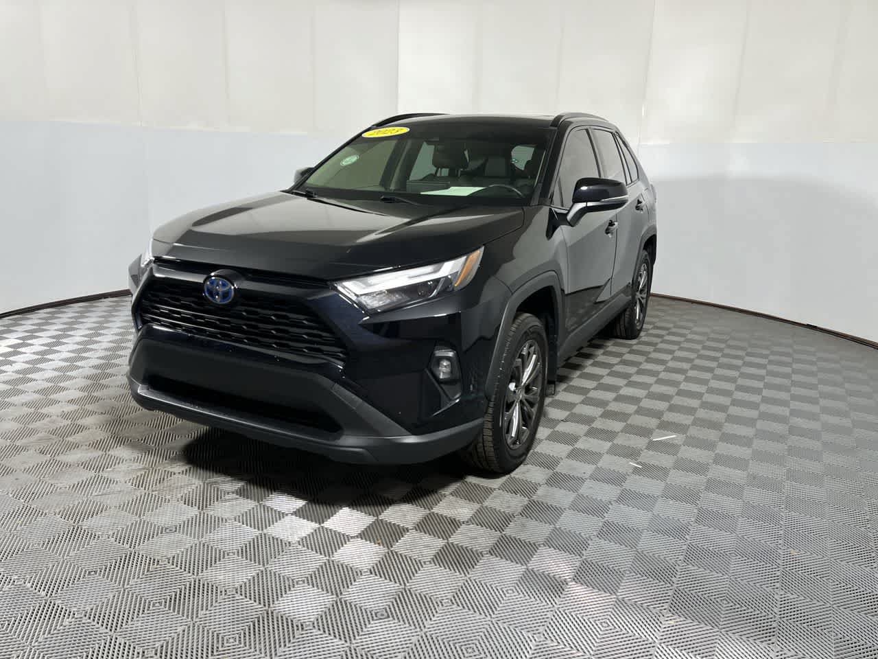 Used 2023 Toyota RAV4 XLE Premium AWD/4WD image 4