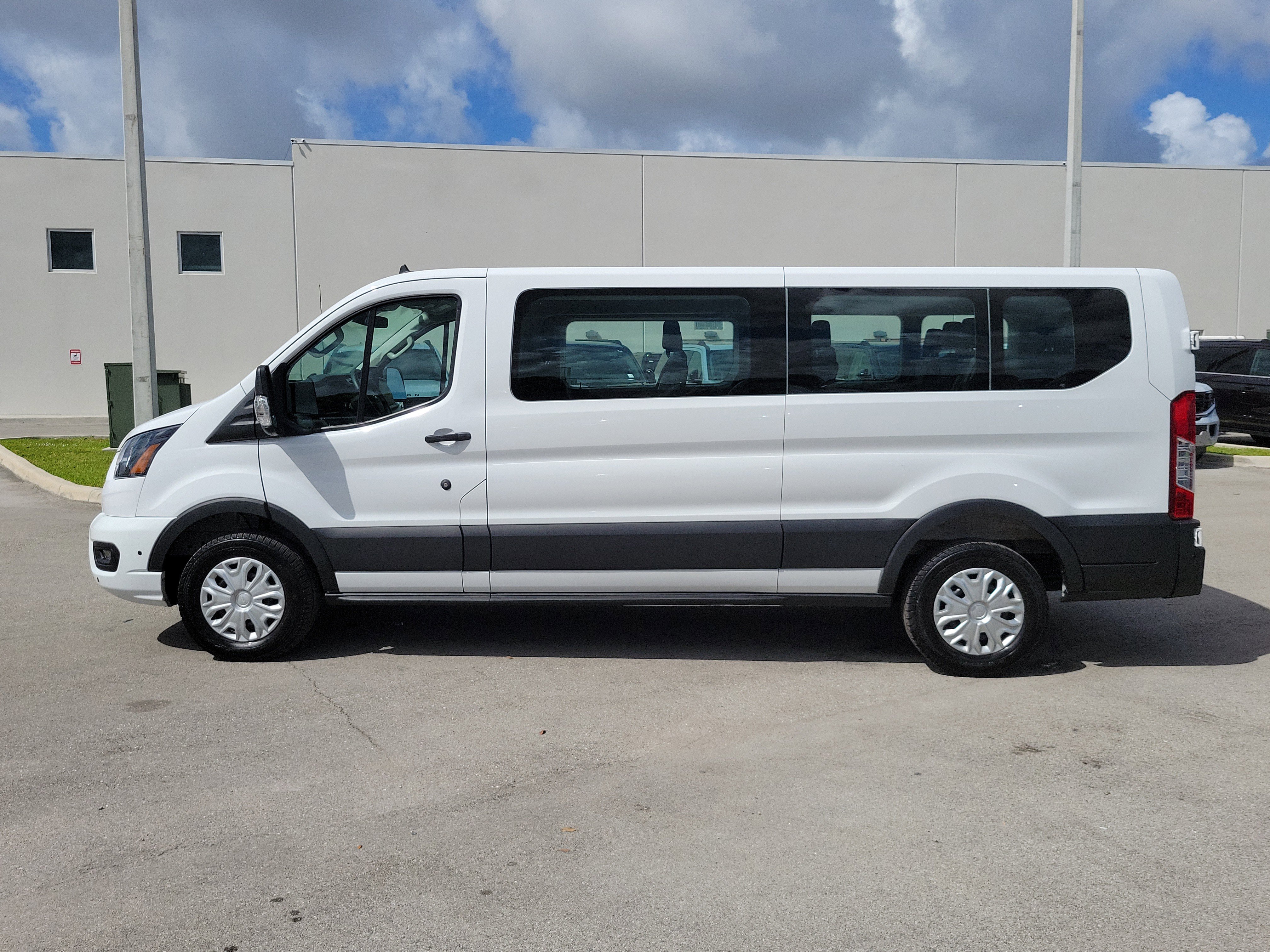 Used 2025 Ford Transit 350 XLT RWD image 8