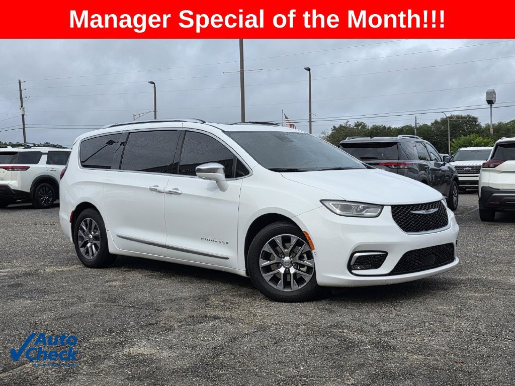Used 2022 Chrysler Pacifica Pinnacle FWD image 2