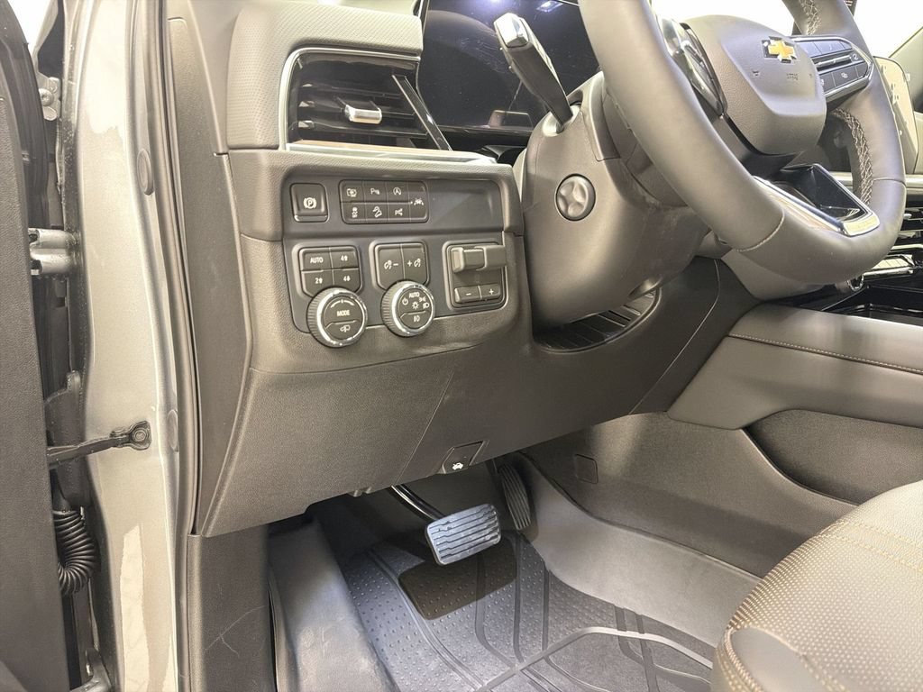 New 2026 Chevrolet Suburban High Country AWD/4WD image 18