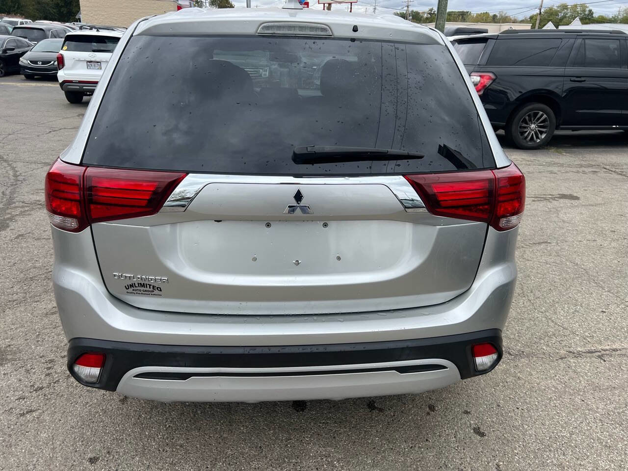 Used 2020 Mitsubishi Outlander ES image 11