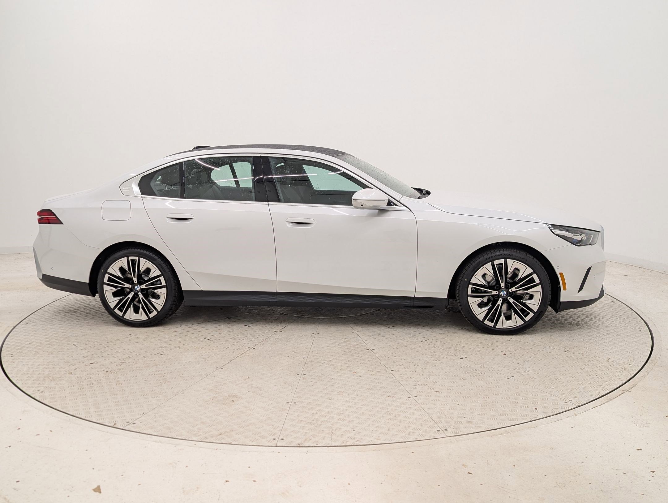 New 2026 BMW 530i RWD image 8