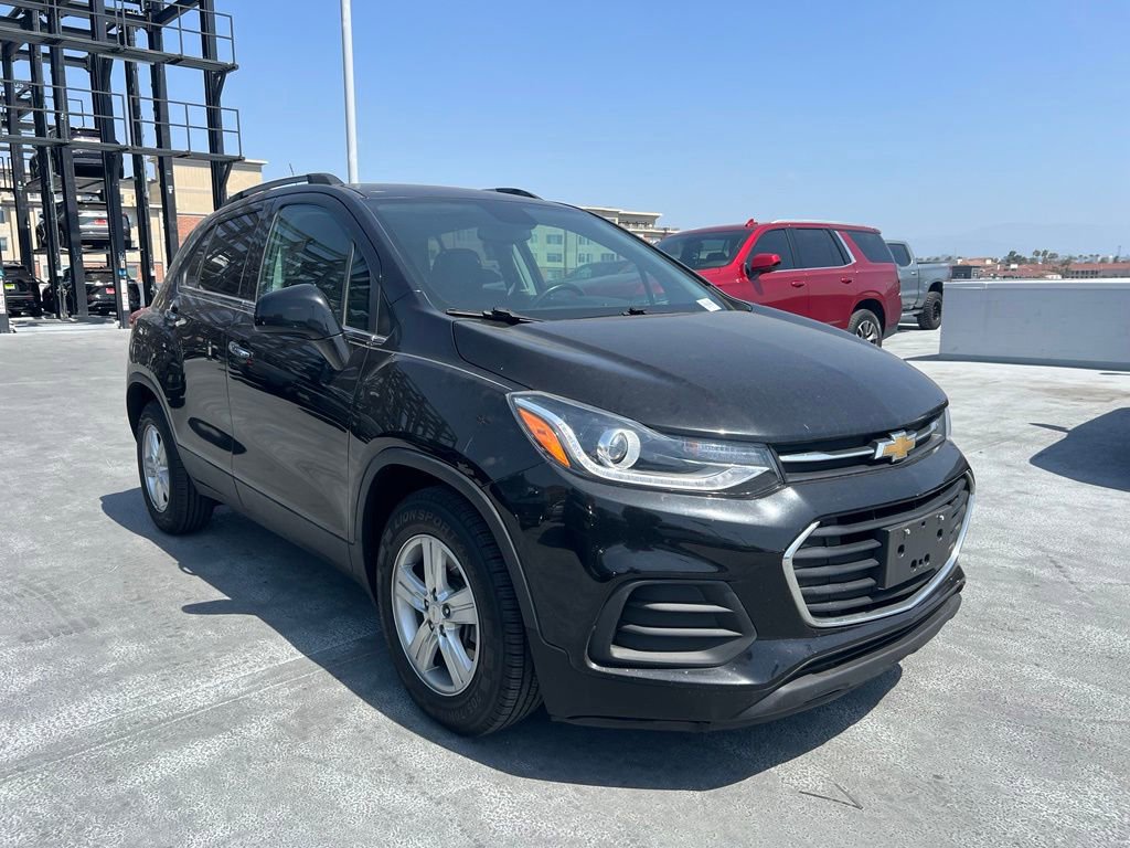 Used 2019 Chevrolet Trax LT w/ LT Convenience Package FWD image 3
