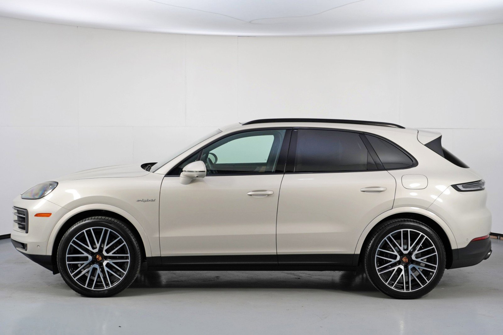 Used 2025 Porsche Cayenne E-Hybrid image 49