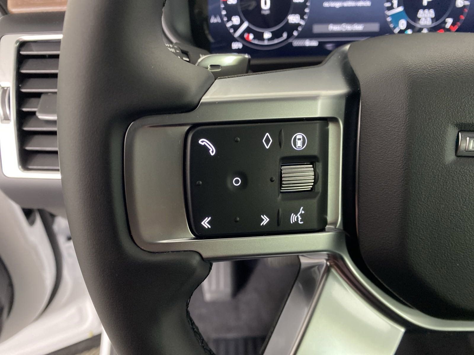 Certified 2025 Land Rover Discovery S image 14