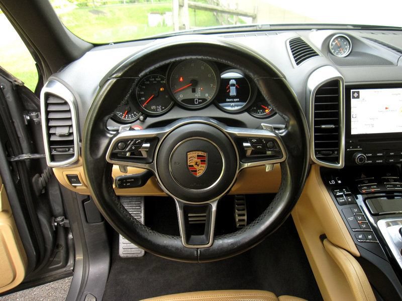 Used 2018 Porsche Cayenne S w/ Premium Package Plus AWD/4WD image 20
