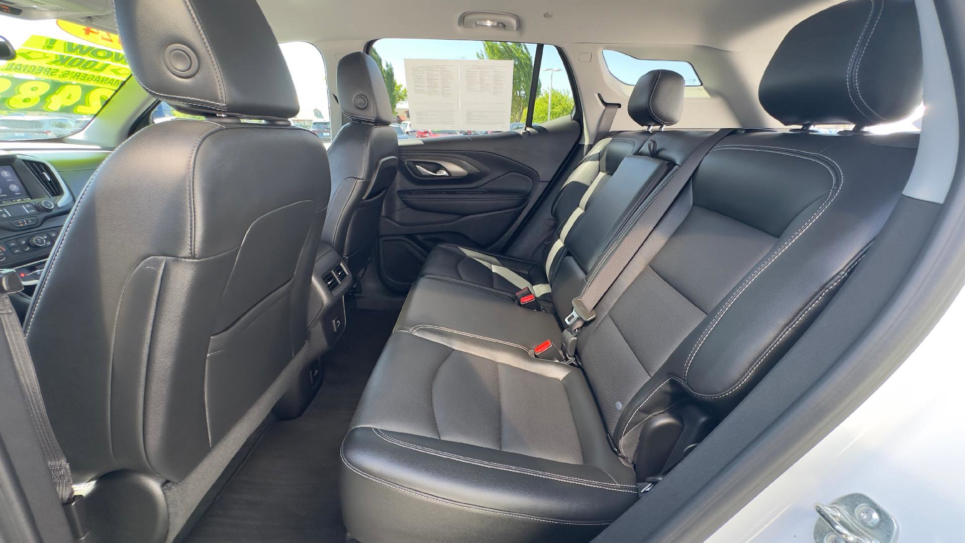 Used 2024 GMC Terrain SLT AWD/4WD image 9