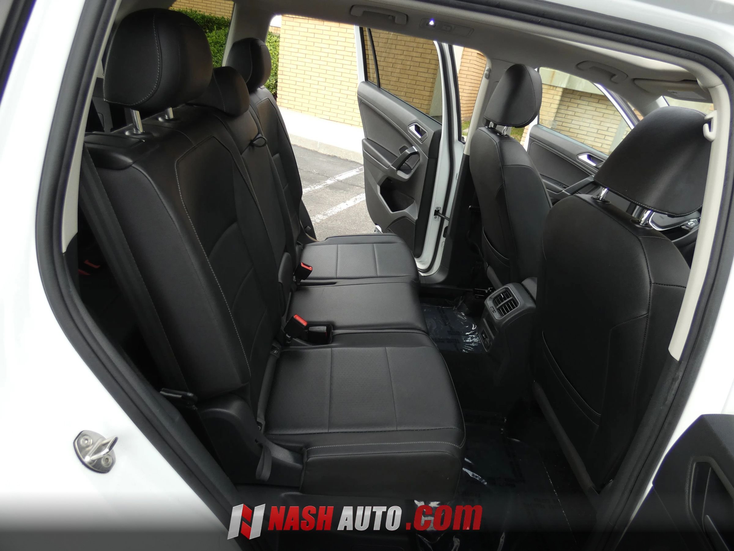 Used 2020 Volkswagen Tiguan SE w/ Panoramic Sunroof Package FWD image 34