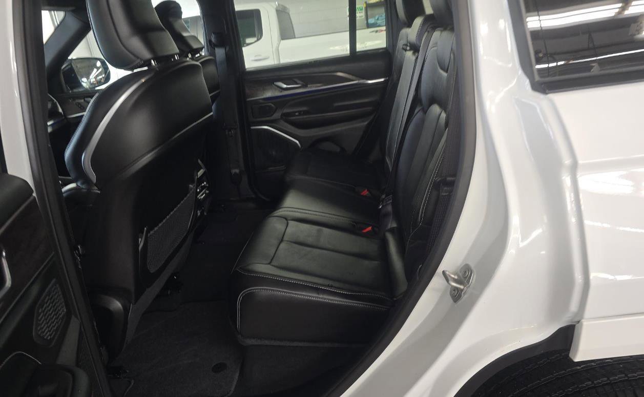 Used 2025 Jeep Grand Cherokee Overland w/ Adv Protech Group III image 10