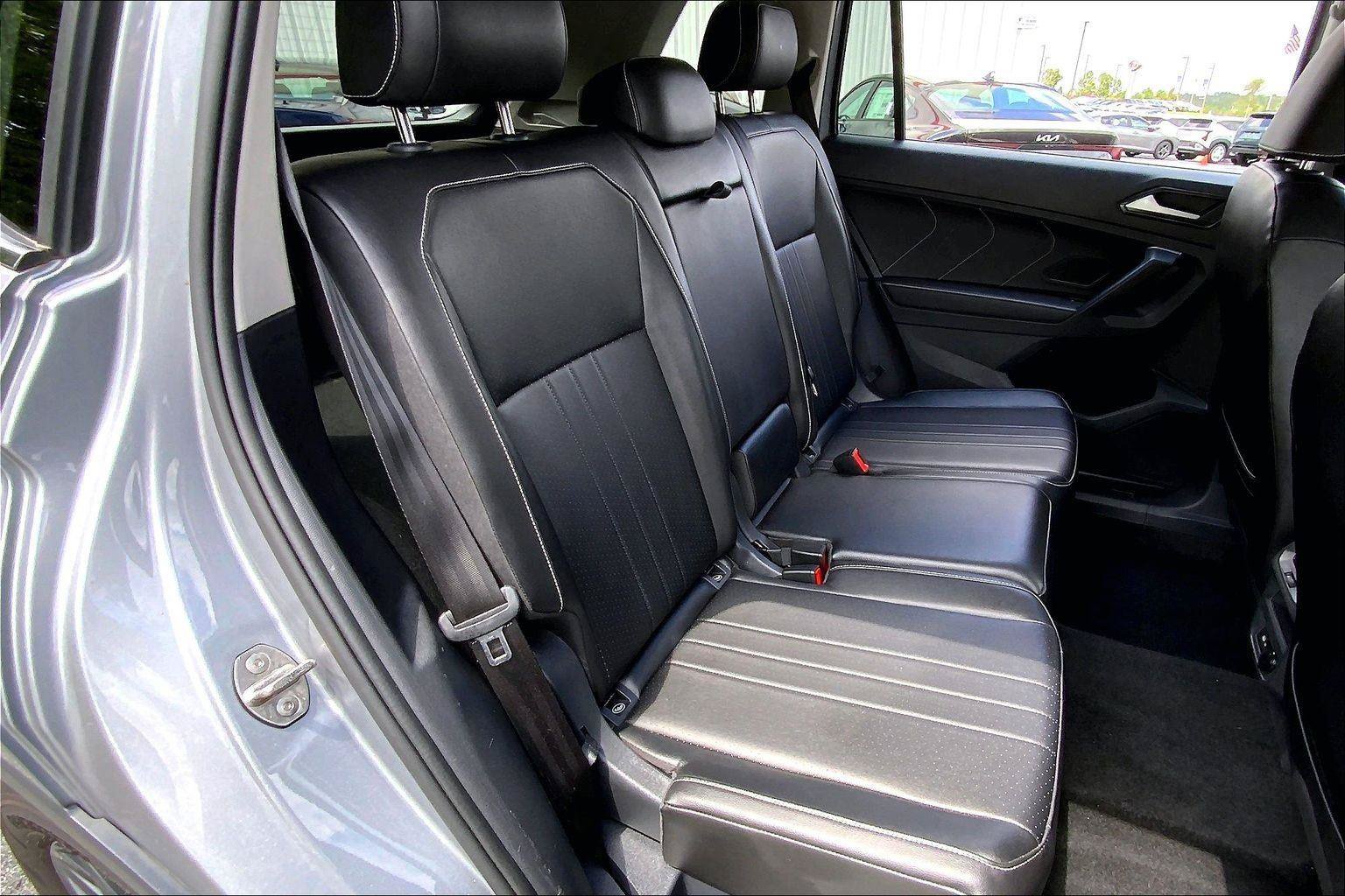 Used 2024 Volkswagen Tiguan SE AWD/4WD image 22