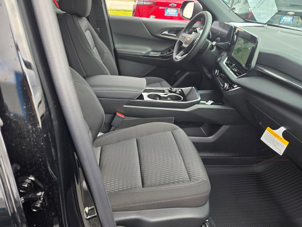 New 2026 Chevrolet Equinox LT w/ Safety and Technology Package FWD image 4