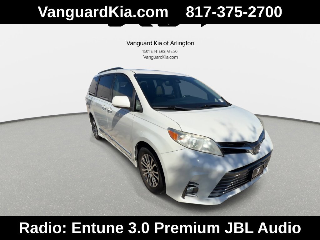 Used 2018 Toyota Sienna XLE Premium FWD image 2