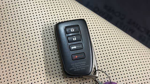 Used 2016 Lexus ES 350 w/ Luxury Package w/Wood Trim FWD image 35
