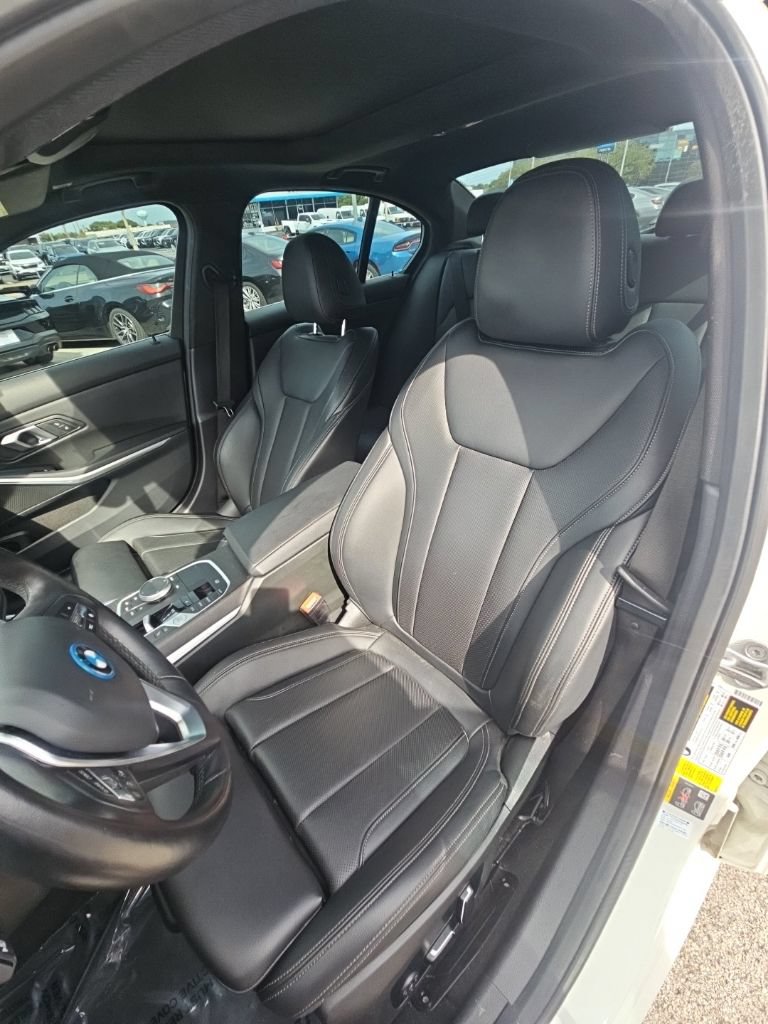 Used 2024 BMW 330e xDrive AWD/4WD image 17