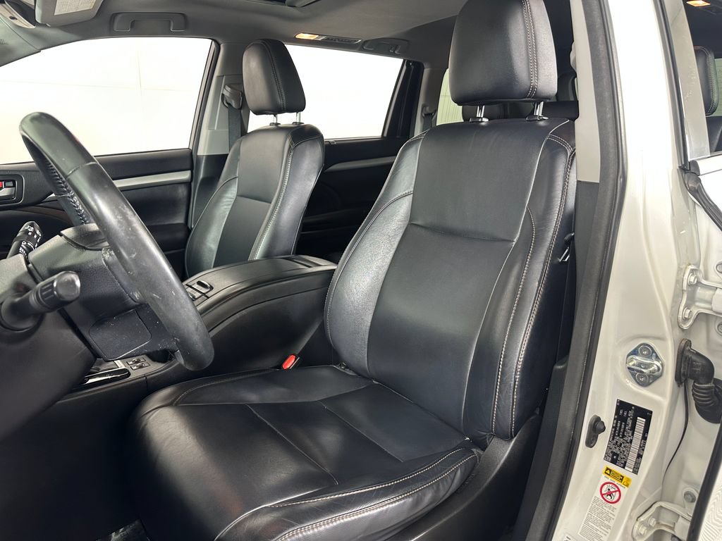 Used 2018 Toyota Highlander XLE AWD/4WD image 14