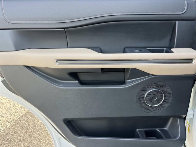 Used 2022 Ford Expedition XLT image 19