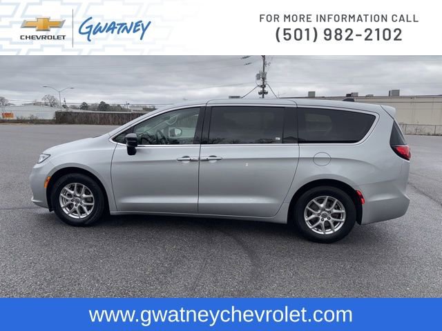 Used 2024 Chrysler Pacifica Touring-L image 8