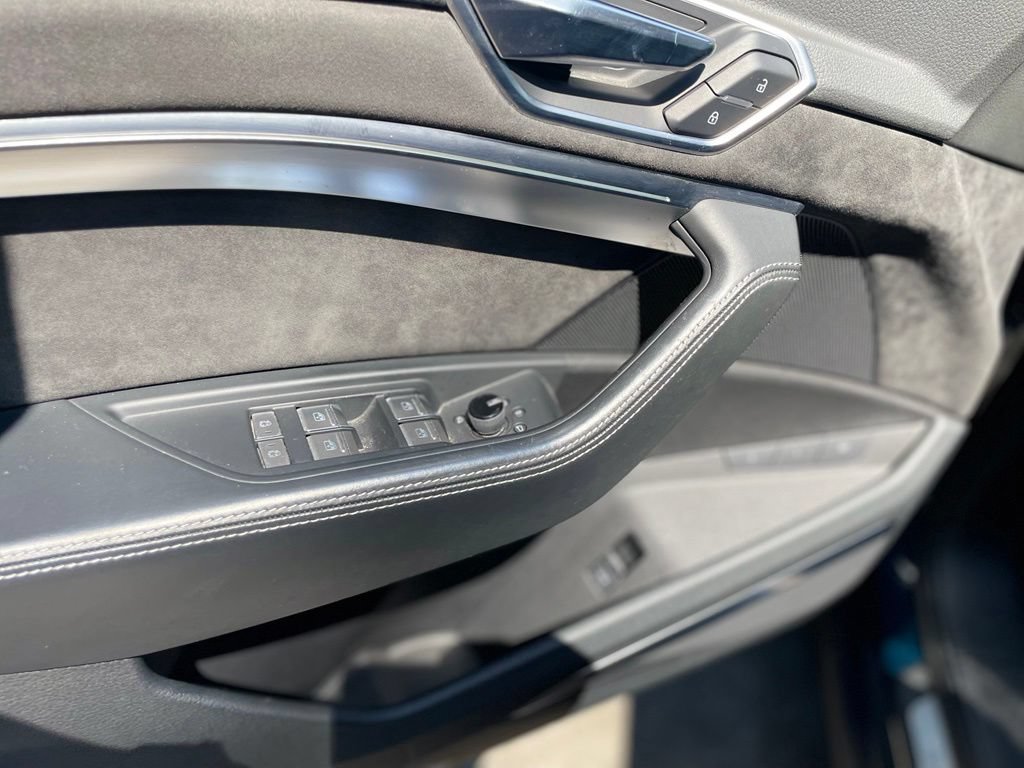 Used 2019 Audi e-tron Prestige w/ Prestige Package AWD/4WD image 10