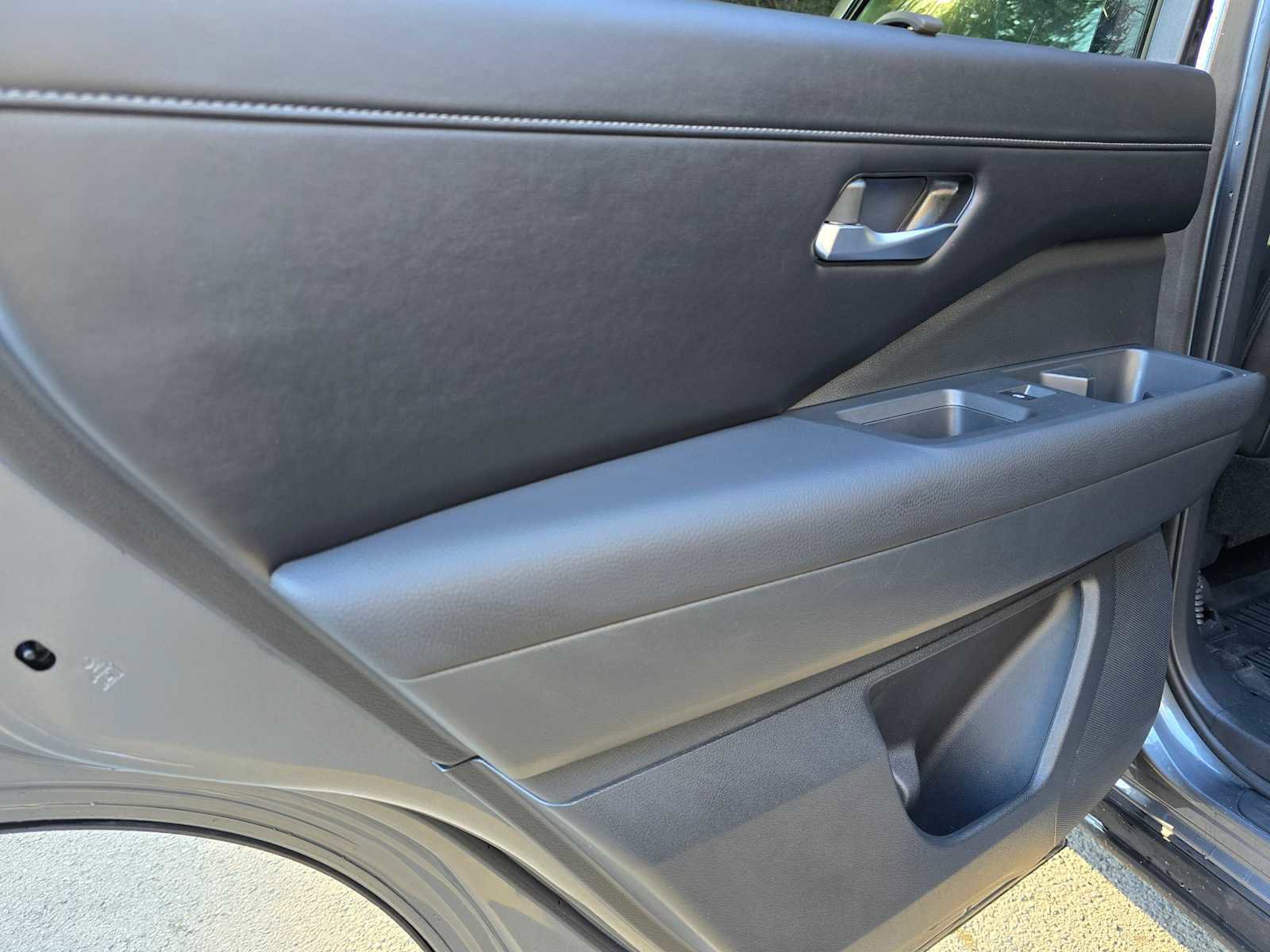 Used 2024 Nissan Pathfinder SL w/ Black Appearance Package image 15