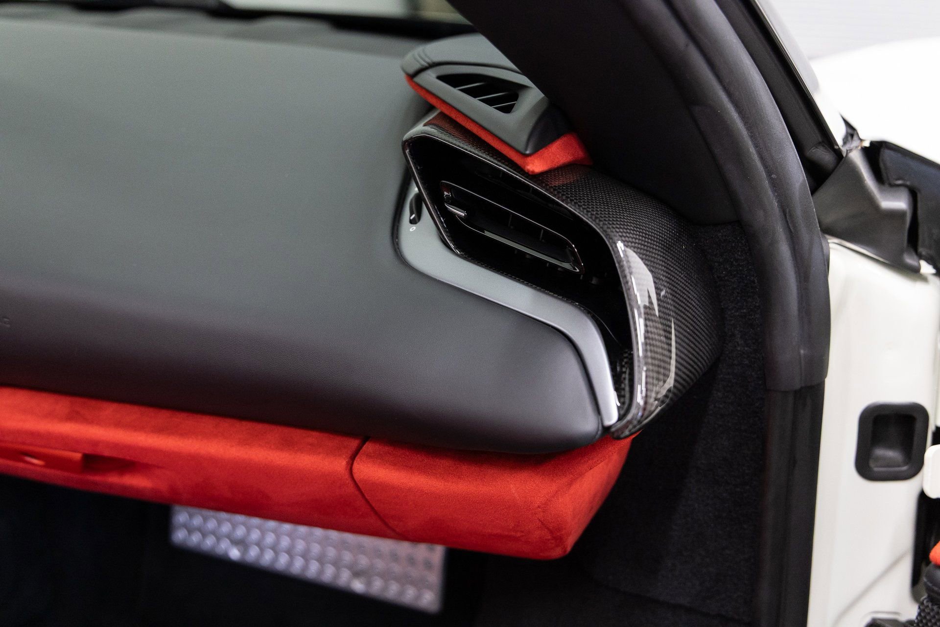 Used 2024 Ferrari SF90 Spider image 28