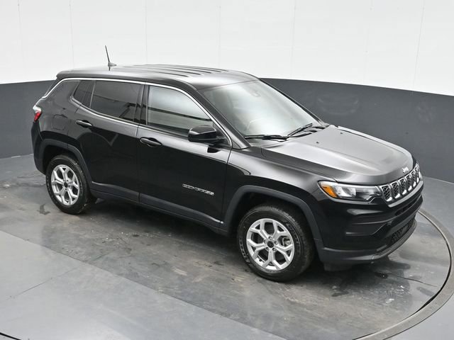 Used 2025 Jeep Compass Sport w/ Mopar Graphics Package AWD/4WD image 31