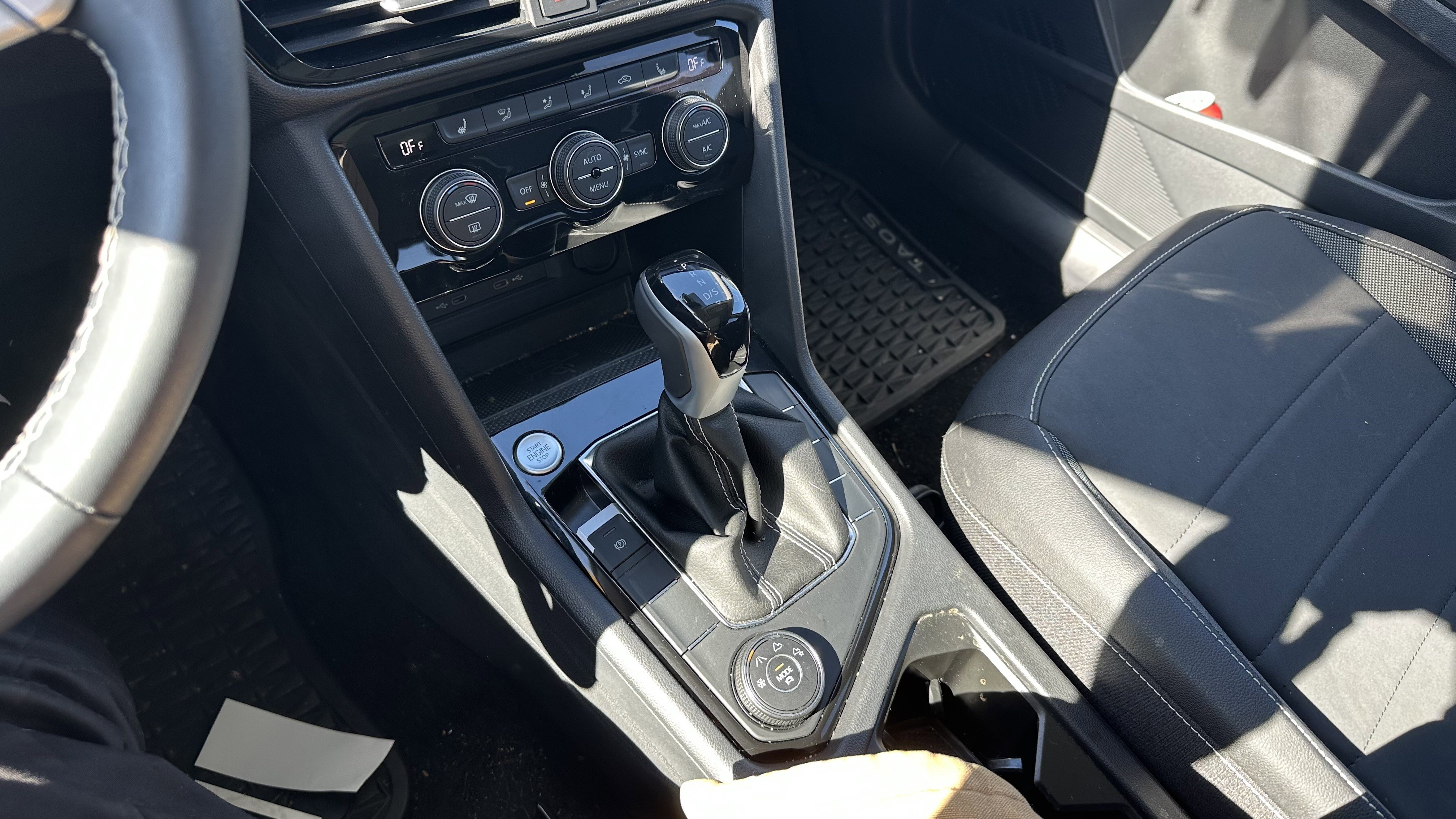 Used 2024 Volkswagen Taos SE w/ Panoramic Sunroof Package image 27